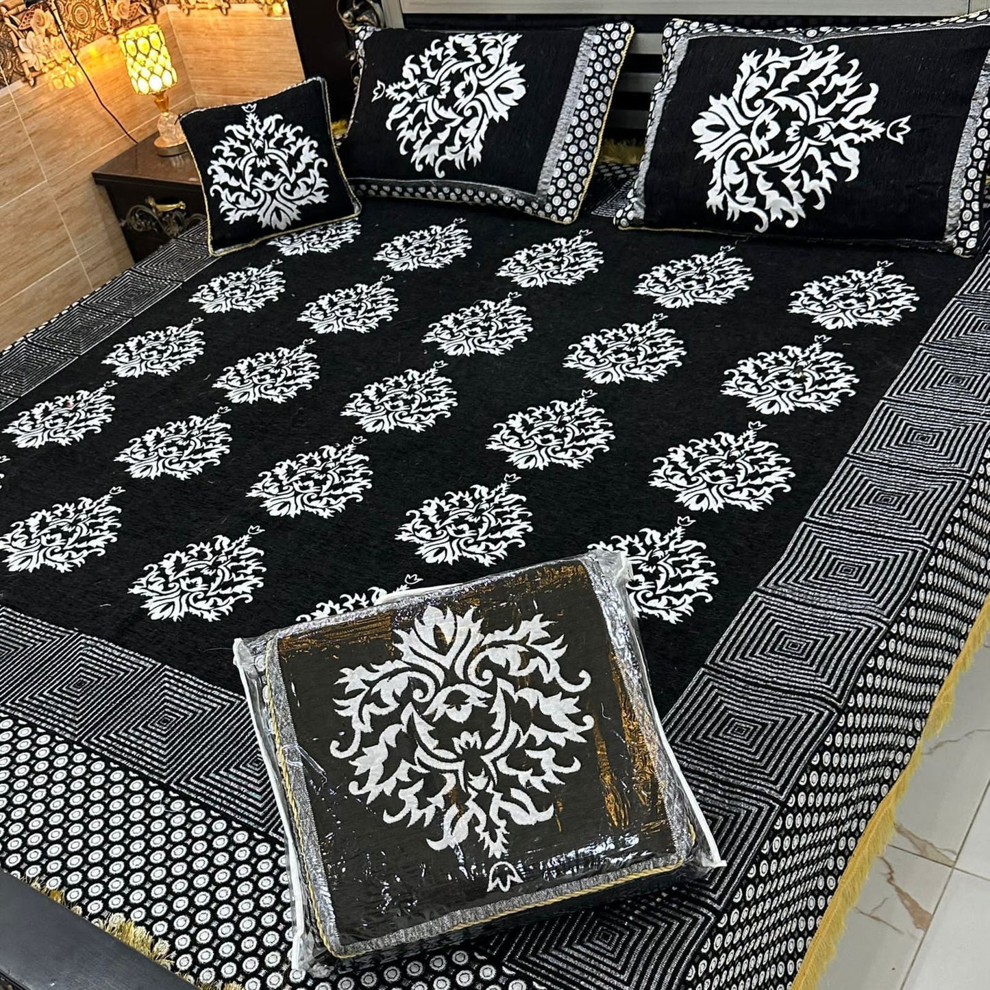 4pcs Bed Sheet Set Velvet Jacquard